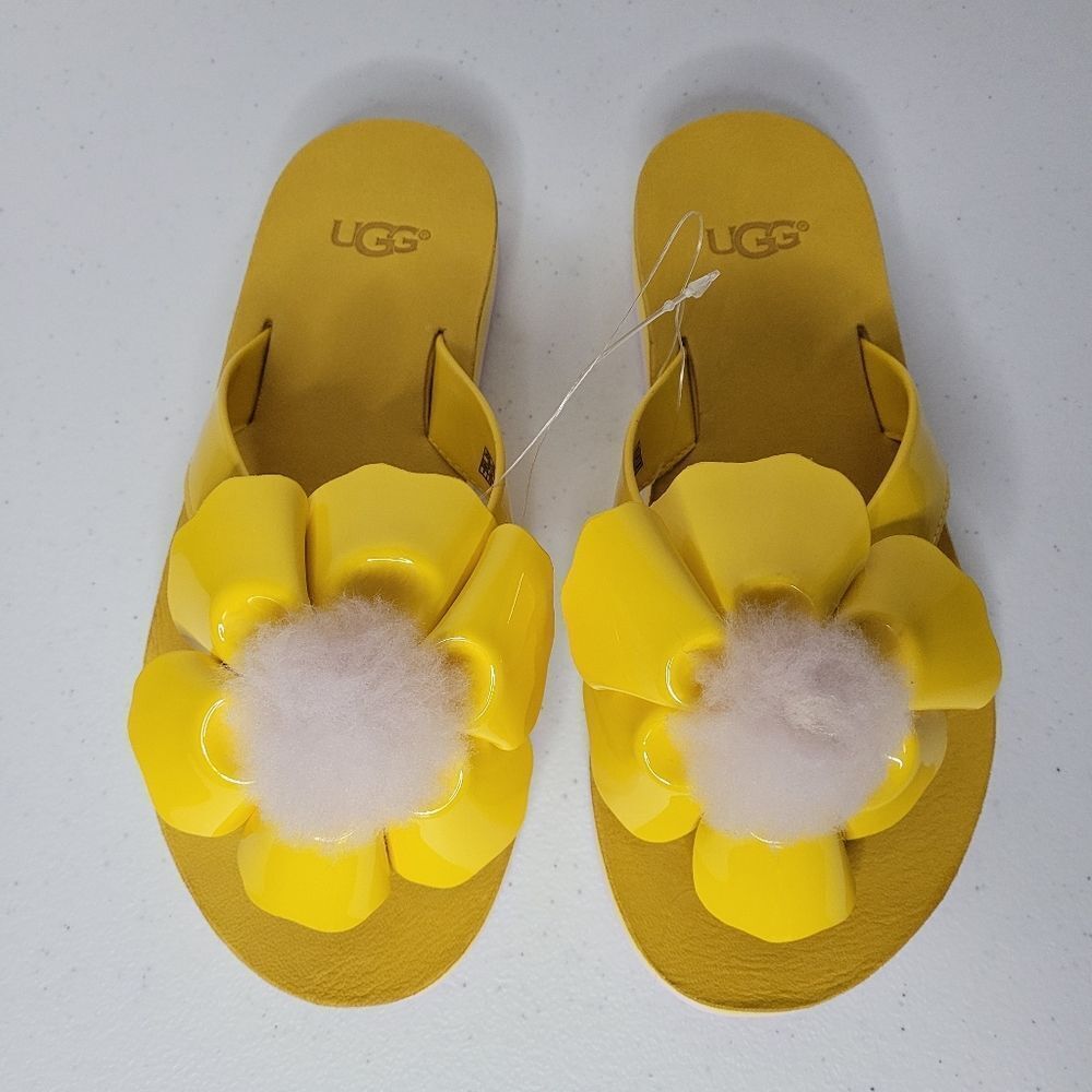 UGG Poppy Pom Pom Flip Flop Sandals - Picture 7 of 7